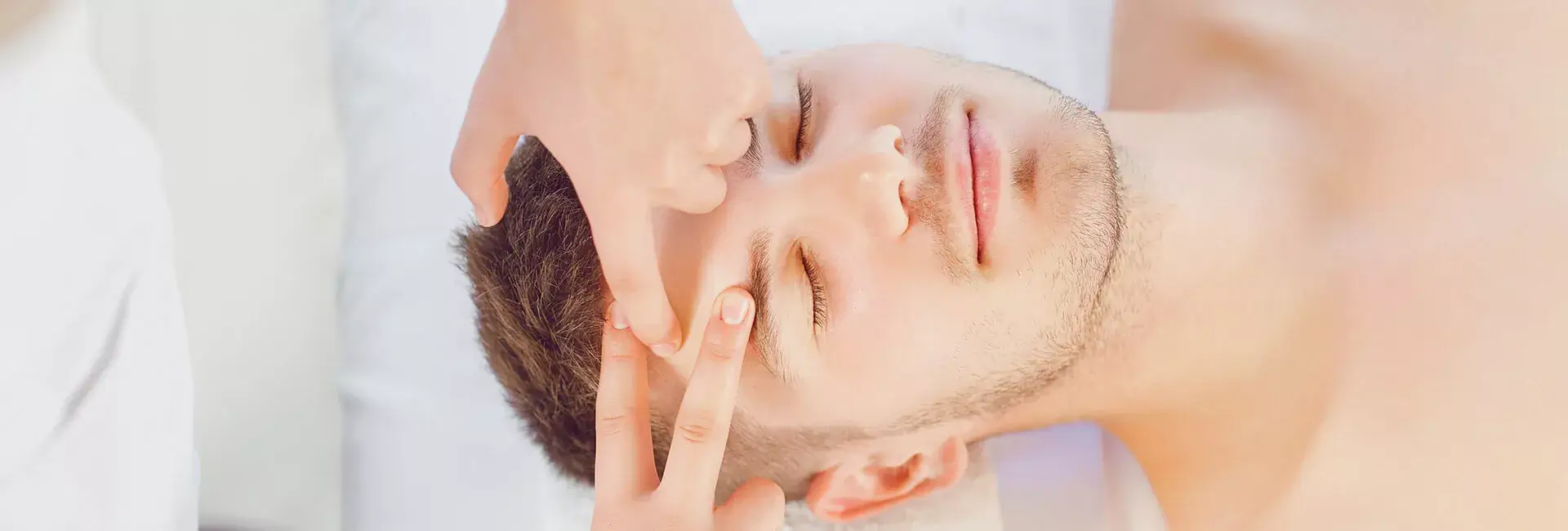 Révéler les bienfaits de la réflexologie faciale : équilibrer l'énergie du corps grâce à votre visage !