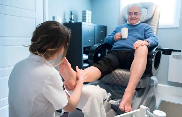 La réflexologie au service des seniors : bien vieillir naturellement